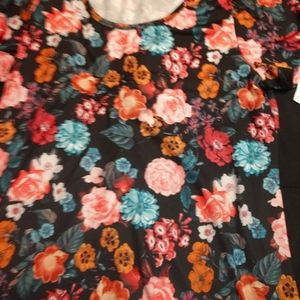LuLaRoe floral design high low shirt